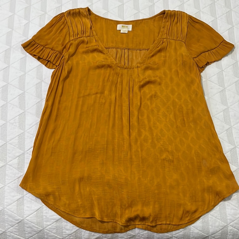 Ruffled cap sleeve top